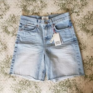 BDG UO NWT Light Wash Raw Hem Jean Shorts Size XS / Small